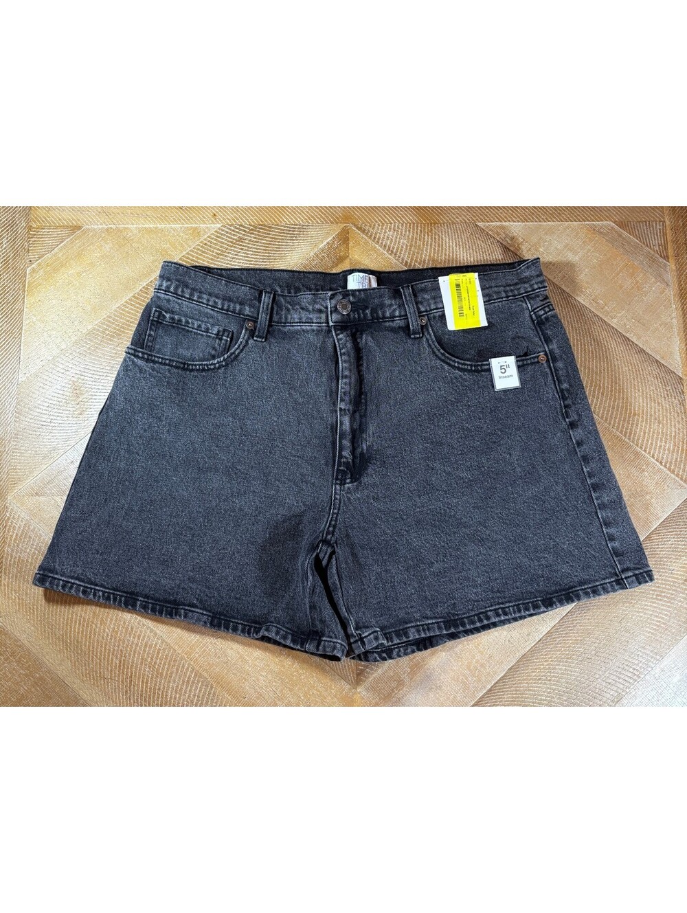 Time and Tru Women’s Size 16 Black High-Rise Denim Shorts 5-Inch NWT
